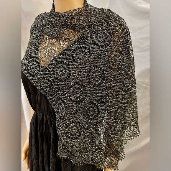 Beautiful Metallic Scarf. - Picture 1 of 4